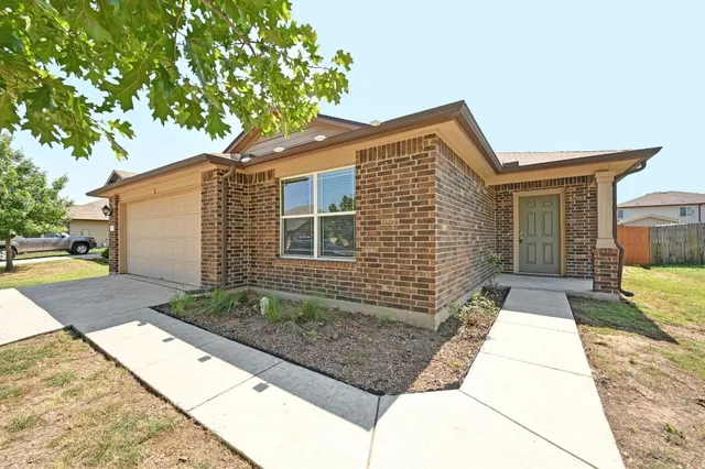 $1,745 | 411 Langely, Kyle, TX 78640