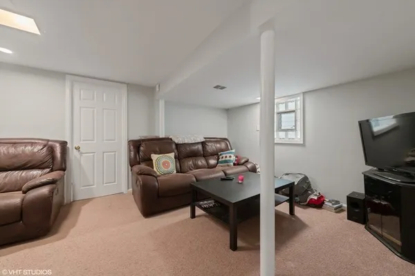 $3,600 | 2224 West Melrose Street, Unit 1, Chicago, IL 60618