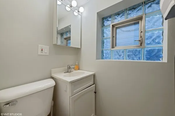 $3,600 | 2224 West Melrose Street, Unit 1, Chicago, IL 60618