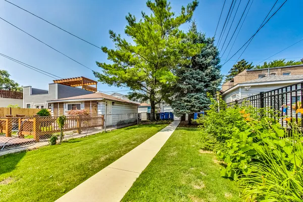 $3,600 | 2224 West Melrose Street, Unit 1, Chicago, IL 60618