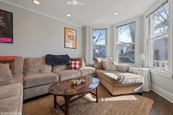 $3,600 | 2224 West Melrose Street, Unit 1, Chicago, IL 60618