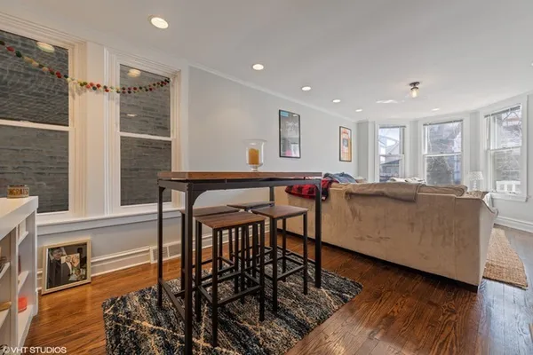 $3,600 | 2224 West Melrose Street, Unit 1, Chicago, IL 60618