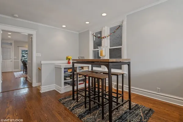 $3,600 | 2224 West Melrose Street, Unit 1, Chicago, IL 60618