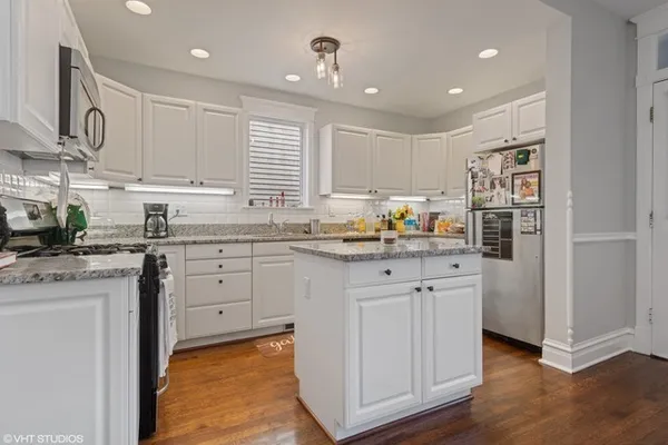 $3,600 | 2224 West Melrose Street, Unit 1, Chicago, IL 60618