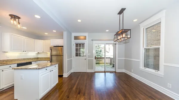 $3,600 | 2224 West Melrose Street, Unit 1, Chicago, IL 60618