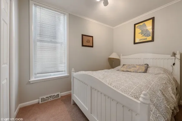 $3,600 | 2224 West Melrose Street, Unit 1, Chicago, IL 60618