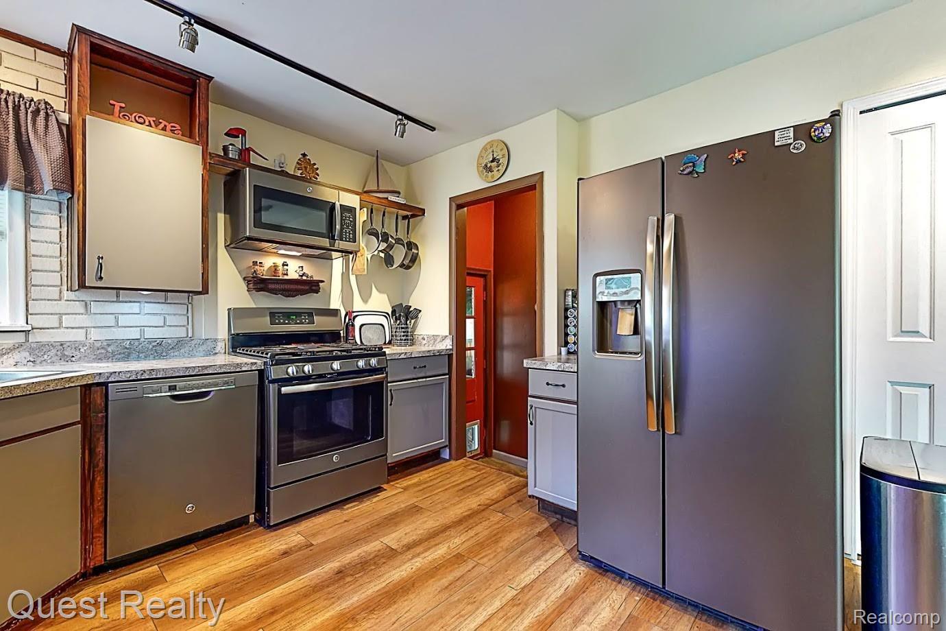 6115 Hatchery Road Waterford, MI 48327 - Photo 24 of 50 kitchen 2.jpg