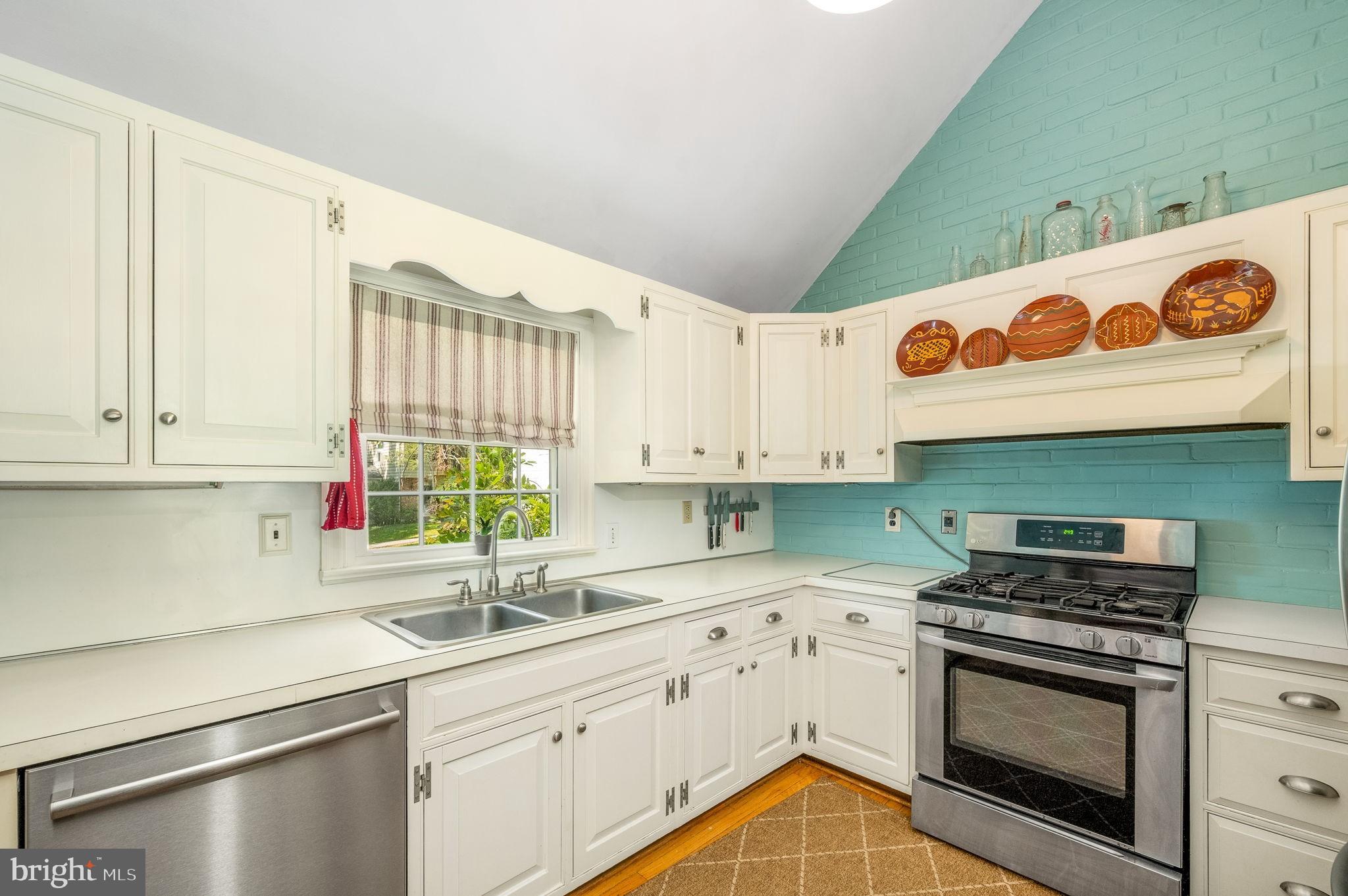 7 Devon Road Malvern, PA 19355 - Photo 12 of 35 Bright & airy kitchen!