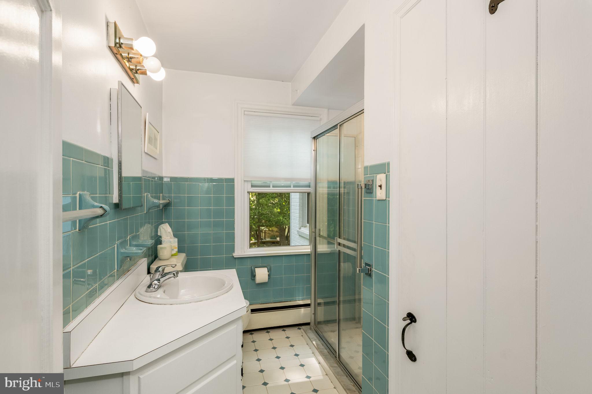 7 Devon Road Malvern, PA 19355 - Photo 23 of 35 First floor bathroom.