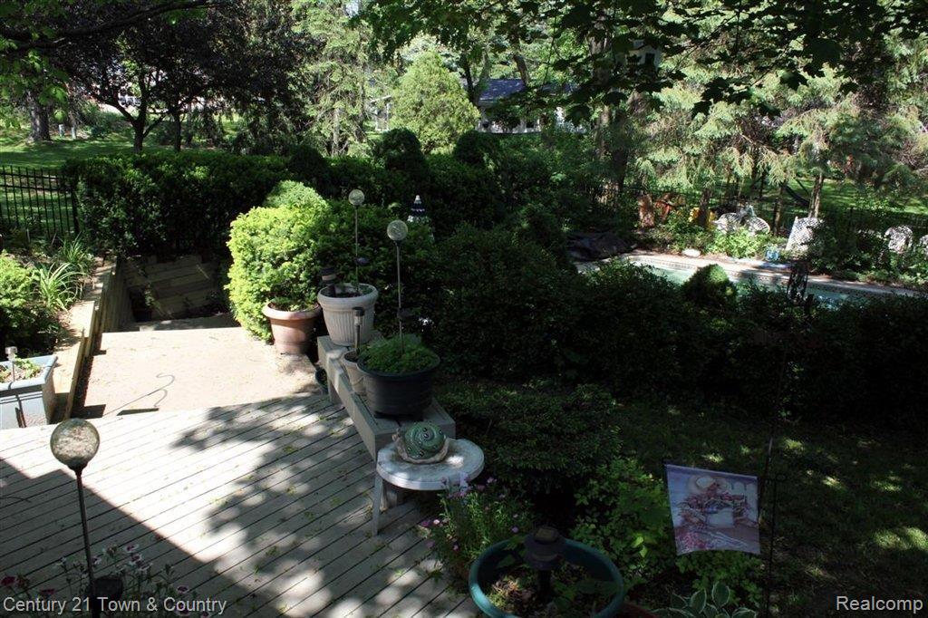 636 Sandstone Drive Rochester, MI 48309 - Photo 22 of 24 Backyard1.JPG