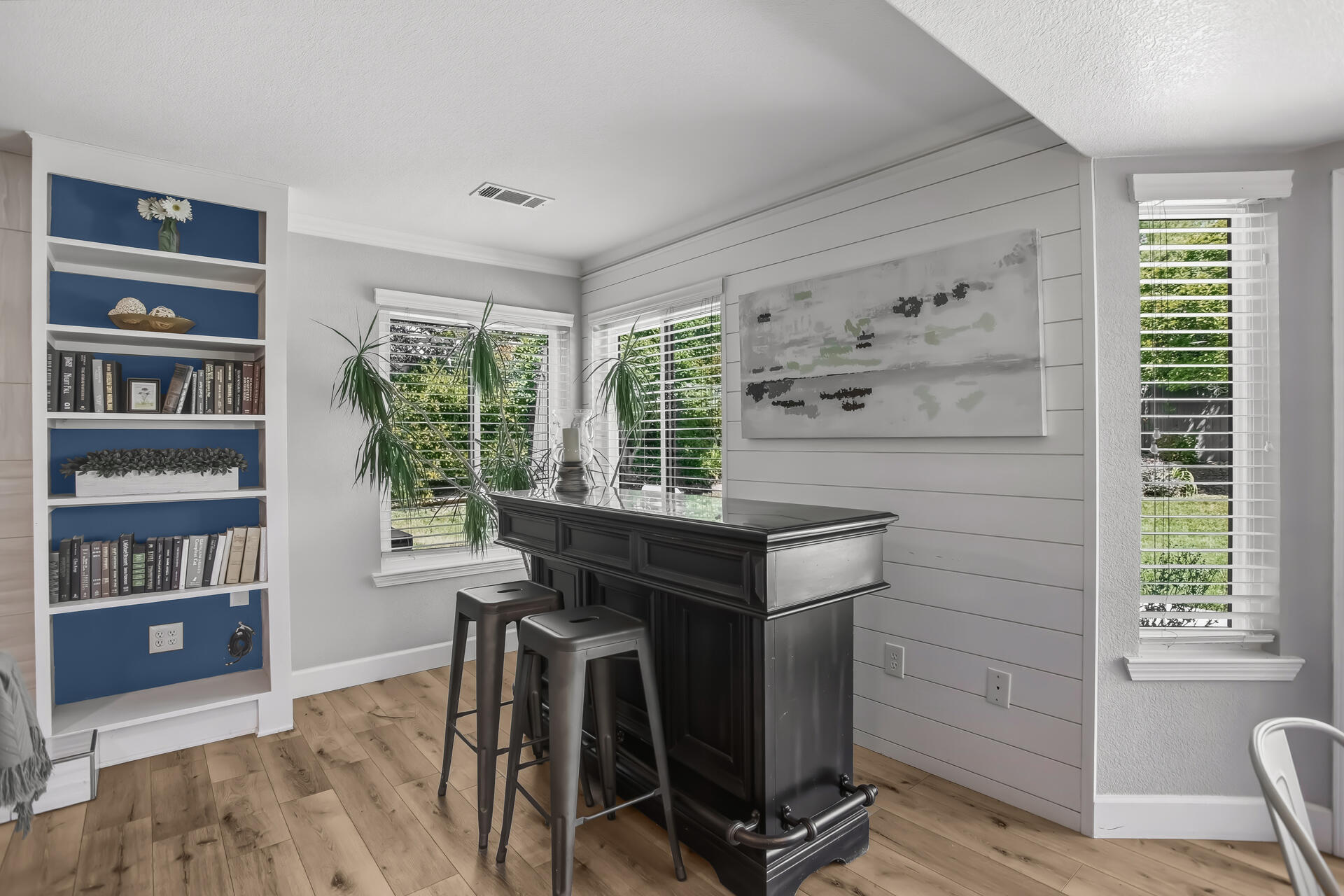 985 River Bend Road Redding, CA 96003 - Photo 11 of 66 Bar