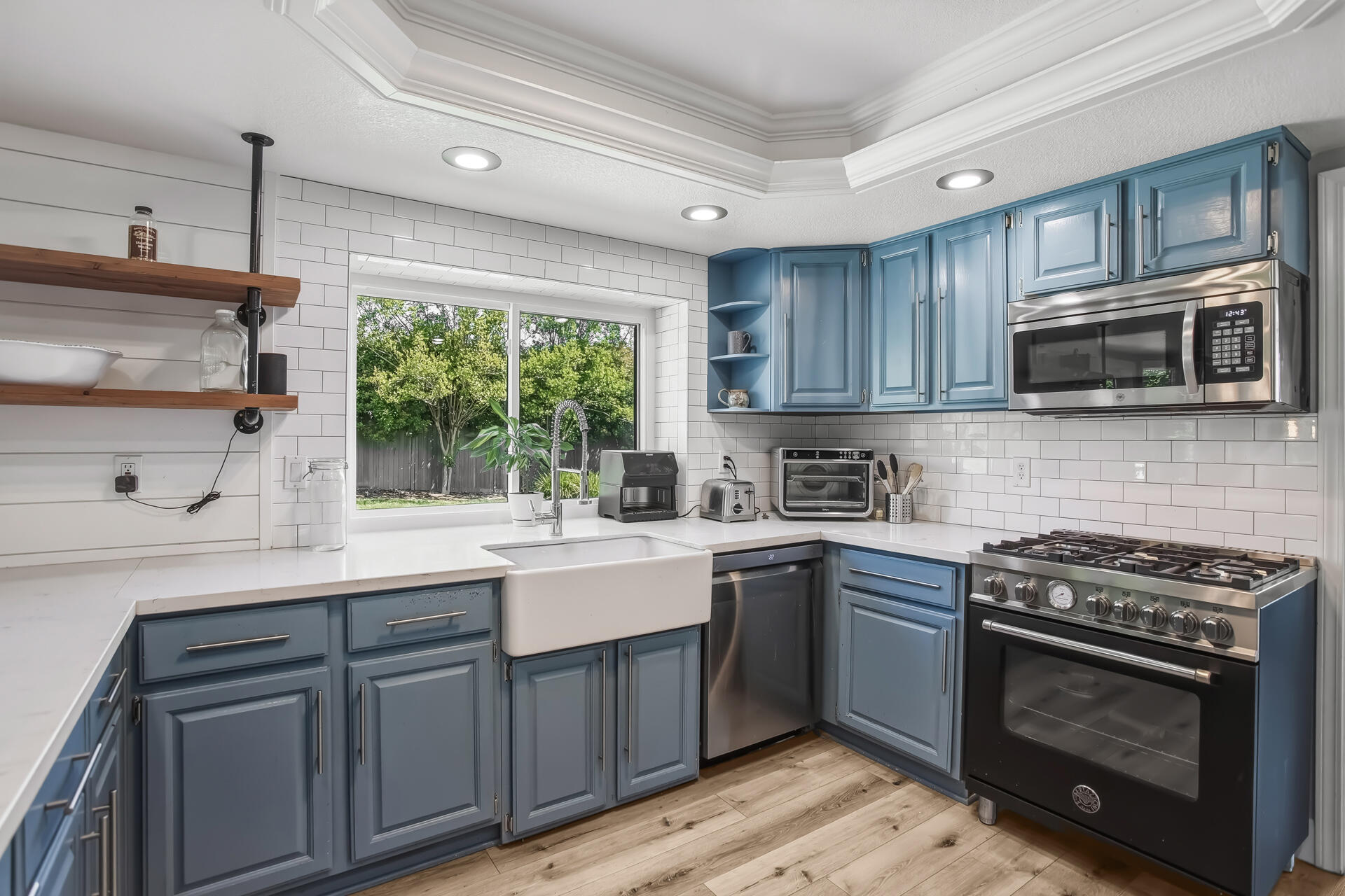 985 River Bend Road Redding, CA 96003 - Photo 15 of 66 Kitchen