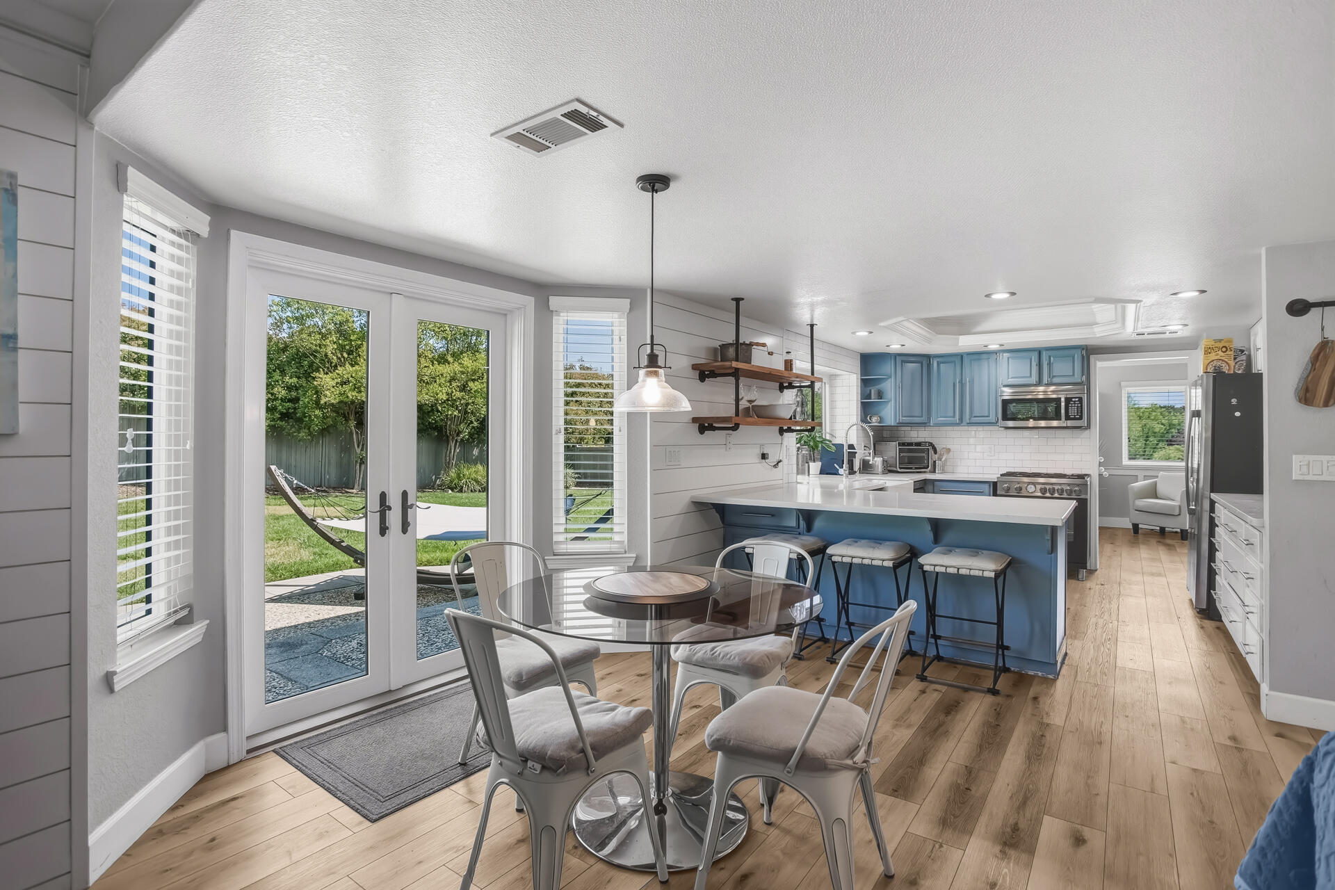 985 River Bend Road Redding, CA 96003 - Photo 17 of 66 Dining Area