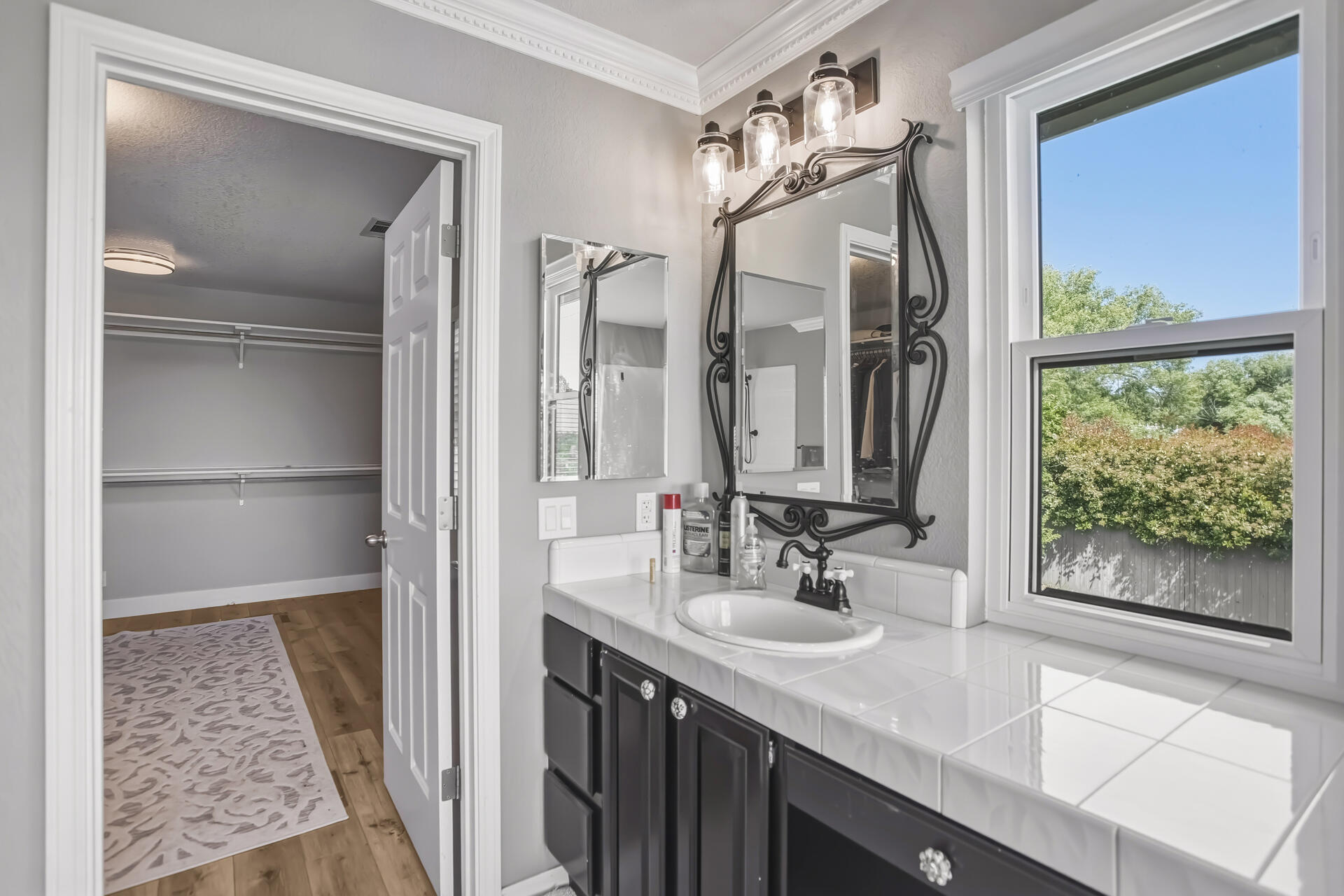985 River Bend Road Redding, CA 96003 - Photo 30 of 66 Bathroom
