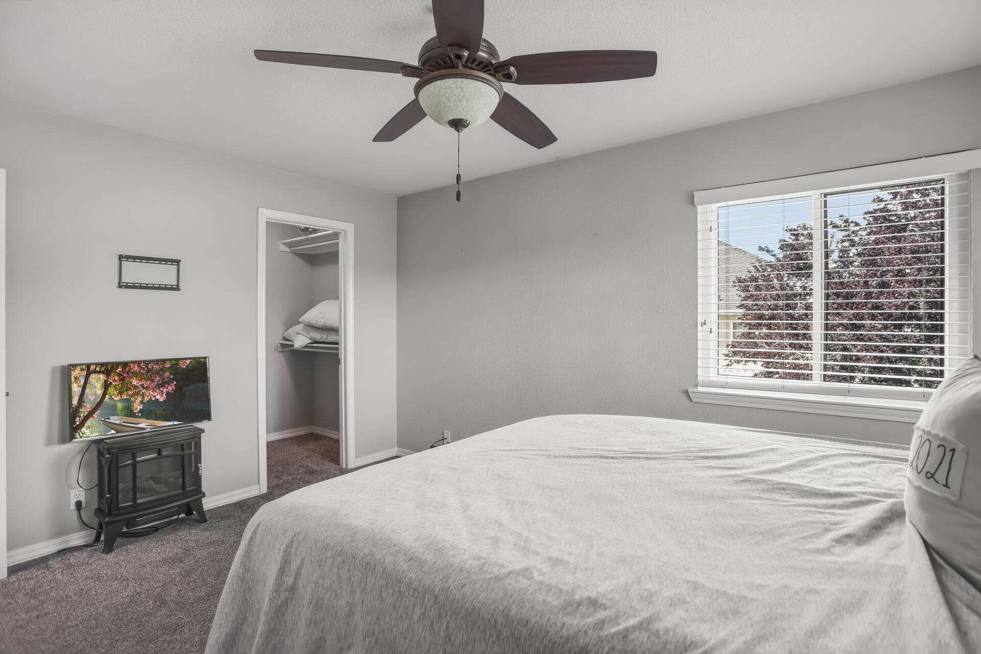 985 River Bend Road Redding, CA 96003 - Photo 35 of 66 Bedroom