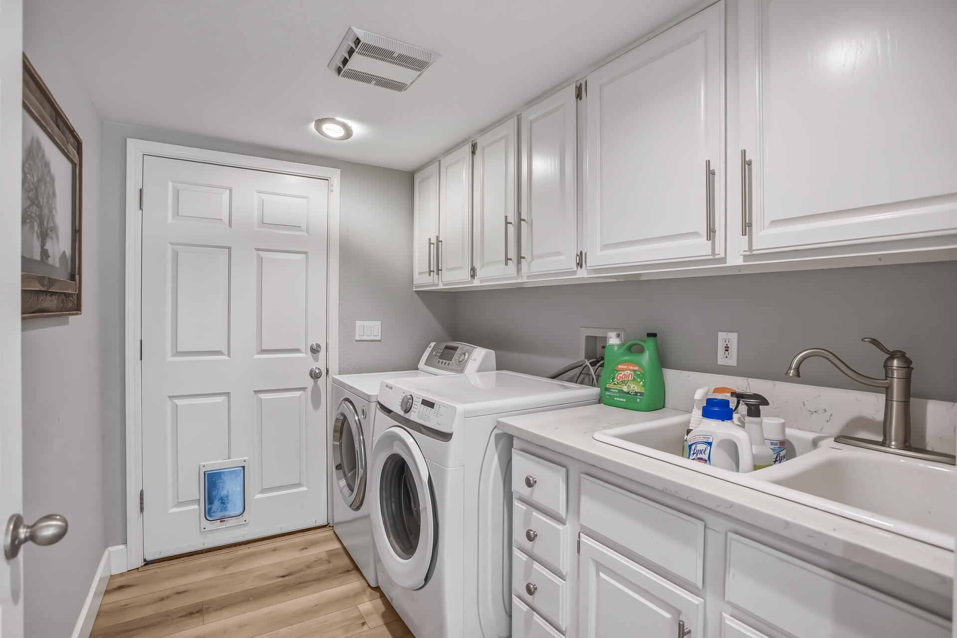 985 River Bend Road Redding, CA 96003 - Photo 36 of 66 Laundry Room