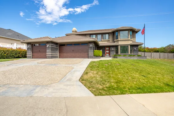 $655,000 | 985 River Bend Road, Redding, CA 96003