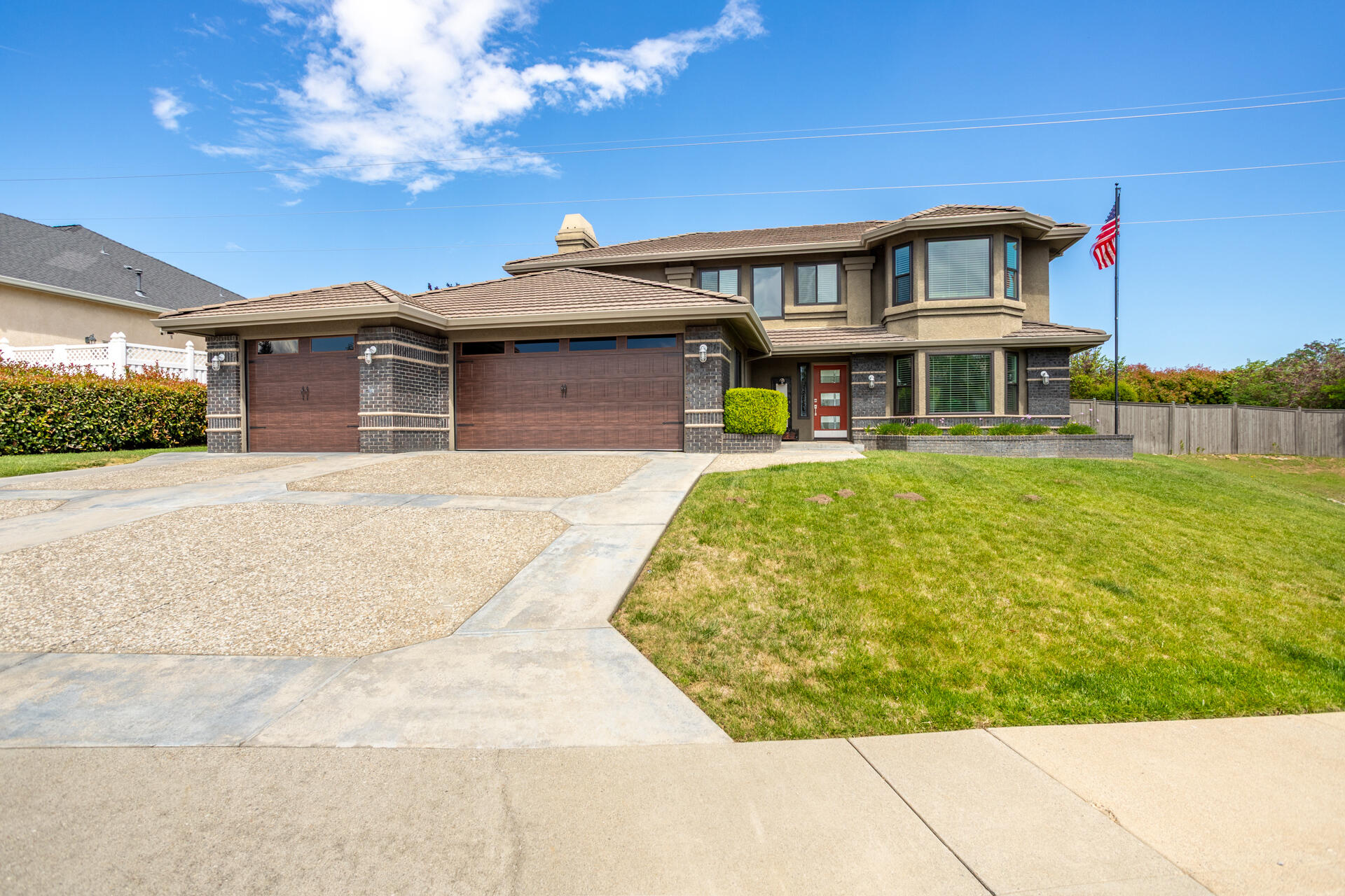985 River Bend Road Redding, CA 96003 - Photo 50 of 66 Front of House