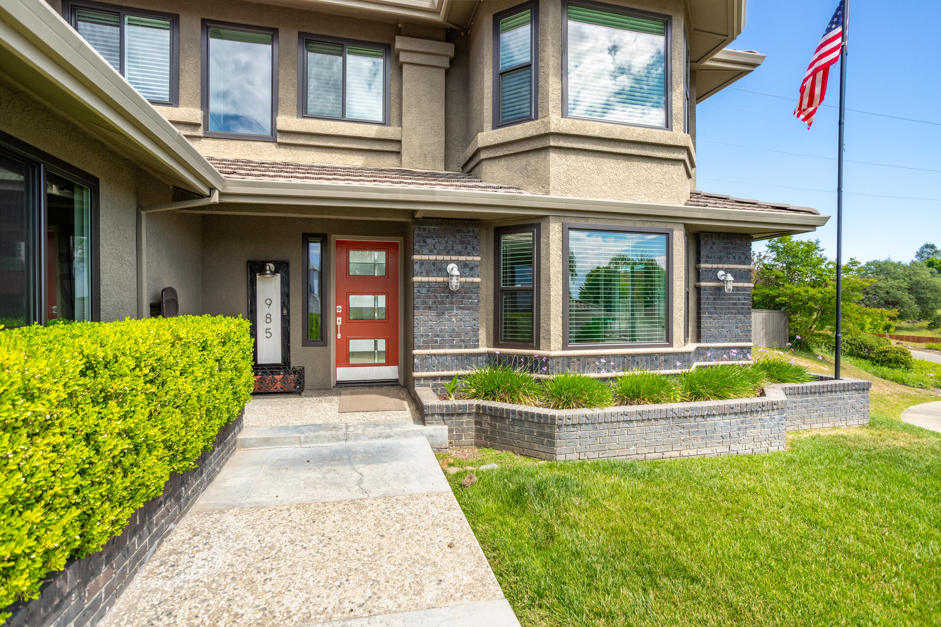 985 River Bend Road Redding, CA 96003 - Photo 5 of 66 Entrance