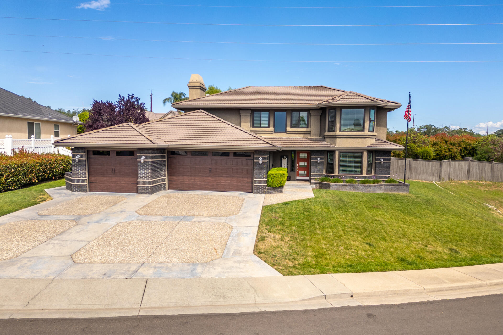 985 River Bend Road Redding, CA 96003 - Photo 51 of 66 Front of House