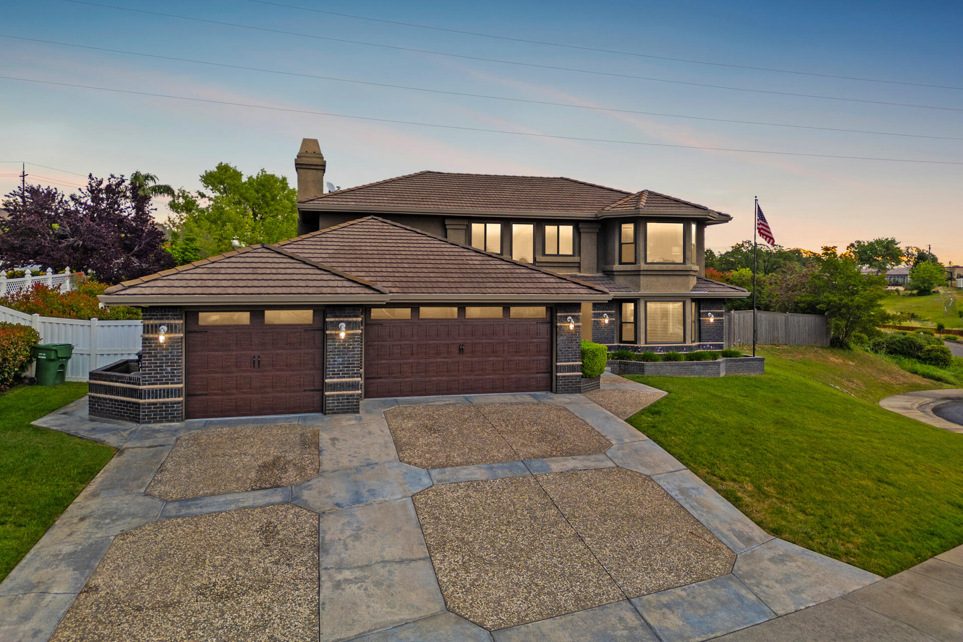 985 River Bend Road Redding, CA 96003 - Photo 55 of 66 Front of House