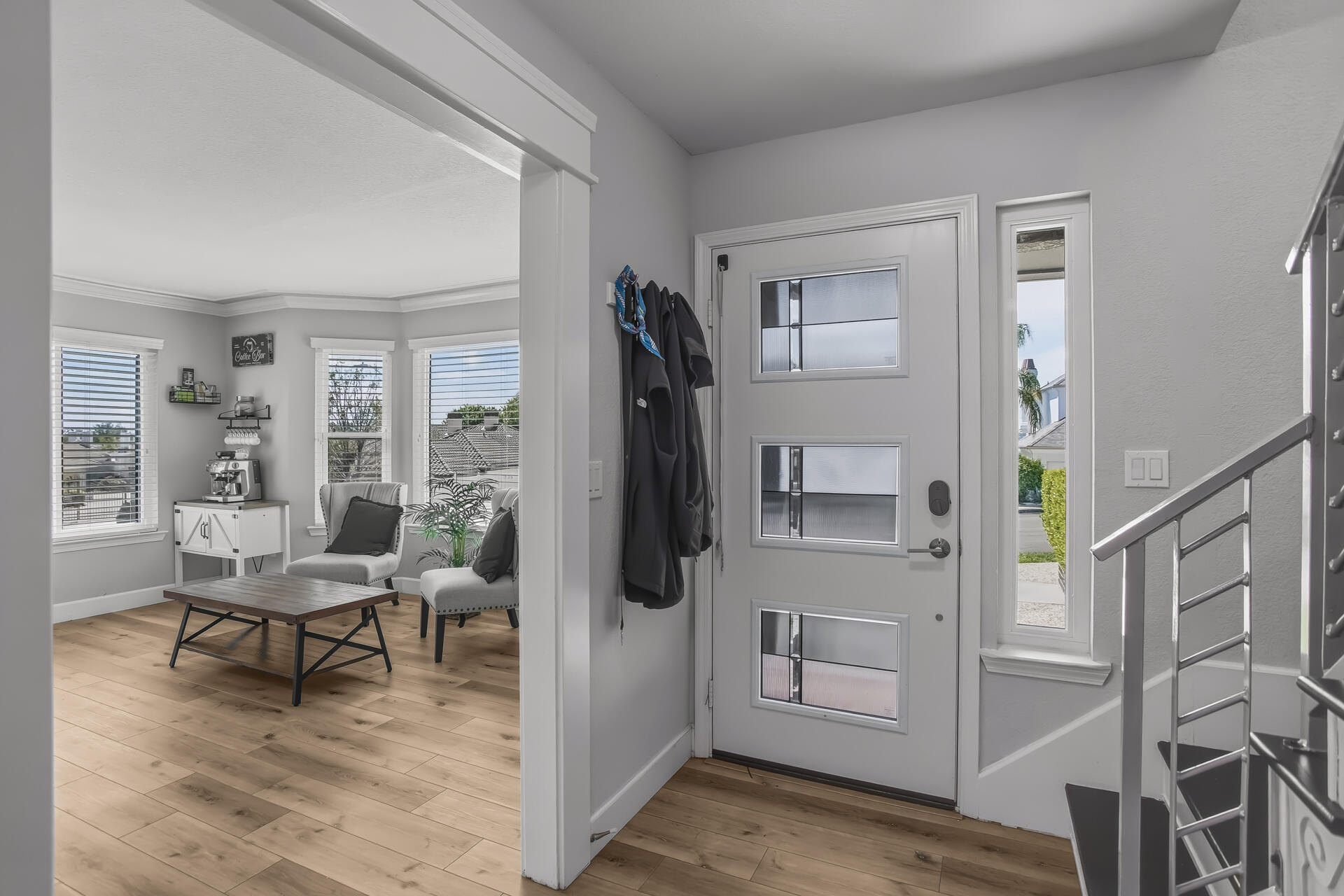 985 River Bend Road Redding, CA 96003 - Photo 6 of 66 Entrance