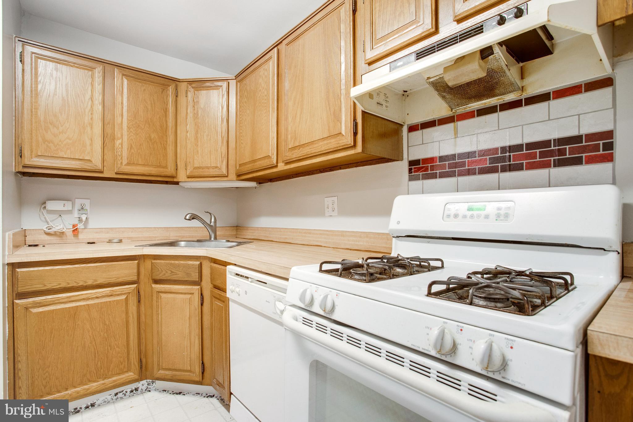 1403 Northgate Square, Unit 32B Reston, VA 20190 - Photo 8 of 21 Kitchen
