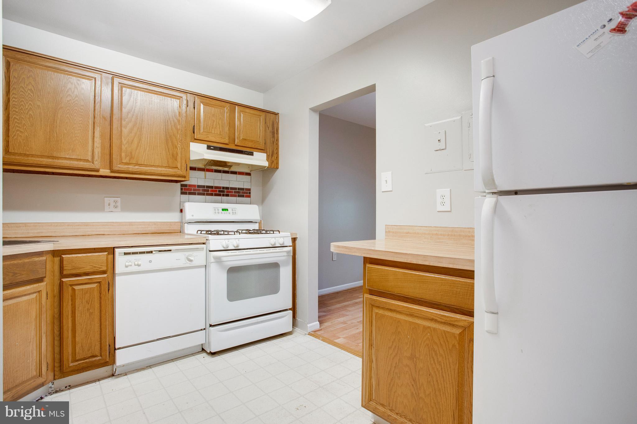 1403 Northgate Square, Unit 32B Reston, VA 20190 - Photo 10 of 21 Kitchen