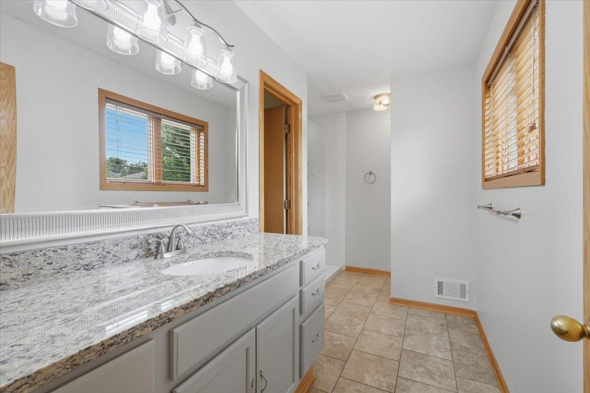 13 Cliff Ridge Court Hudson, WI 54016 - Photo 20 of 37