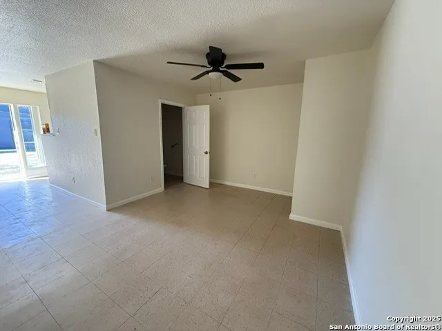 $795 | 2600 South Flores Street, Unit 8C, San Antonio, TX 78204