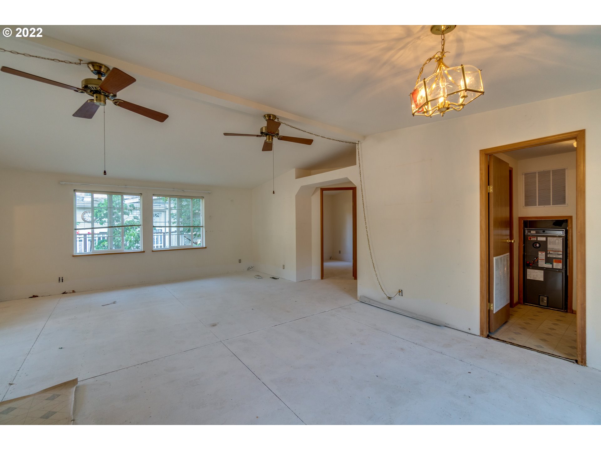 25222 East Welches Road Welches, OR 97067 - Photo 9 of 31 a view of an empty room with a window