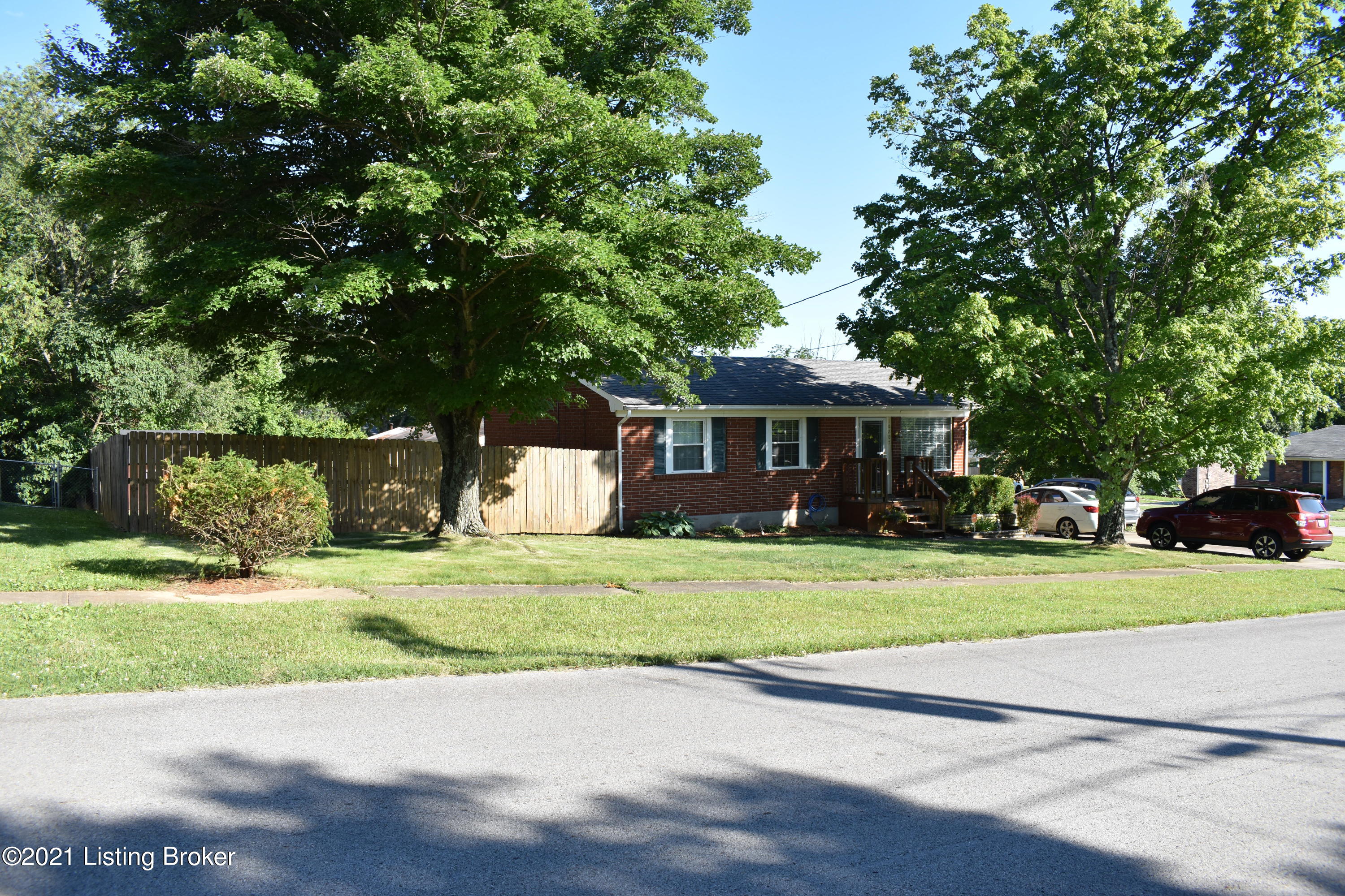 10207 Rod N Reel Road Louisville, KY 40229 - Photo 3 of 25 Nice Big Corner Lot!