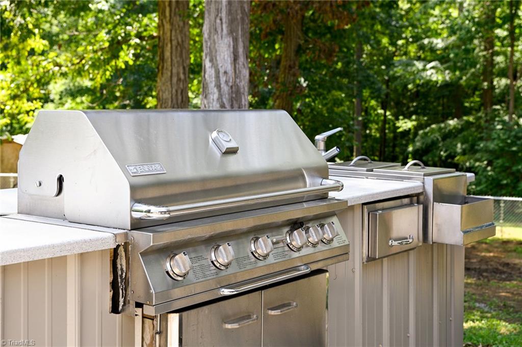 14 Paul Beck Road Lexington, NC 27292 - Photo 12 of 38 Outside Built in grill