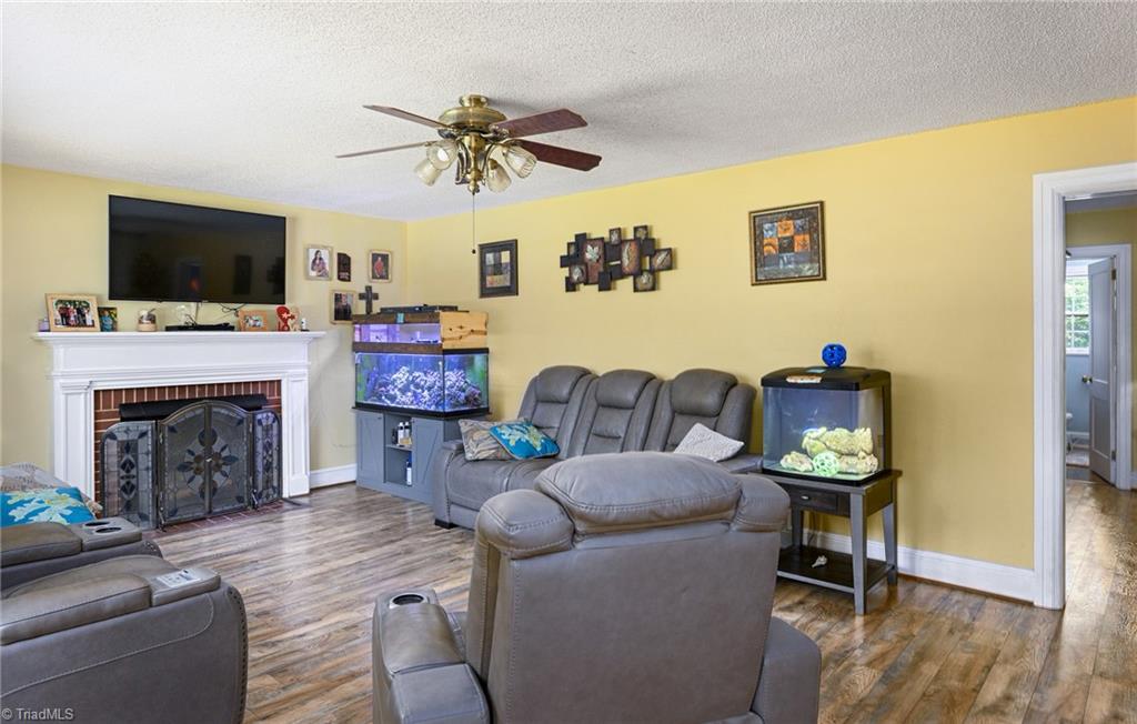 14 Paul Beck Road Lexington, NC 27292 - Photo 14 of 38 Main Level Living Room