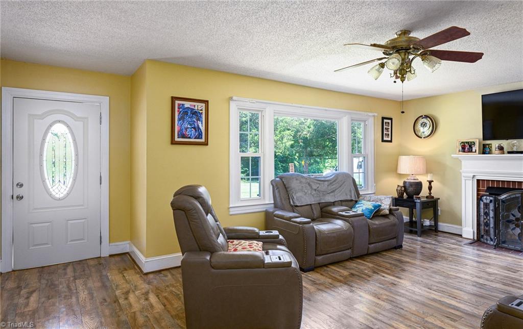 14 Paul Beck Road Lexington, NC 27292 - Photo 15 of 38 Main Level Living Room