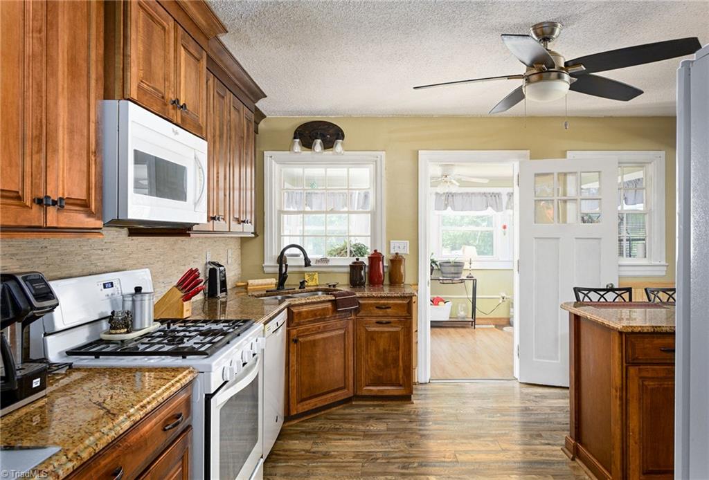 14 Paul Beck Road Lexington, NC 27292 - Photo 16 of 38 Kitchen