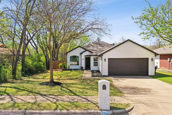 $305,000 | 2304 Leslie Street, Denton, TX 76205