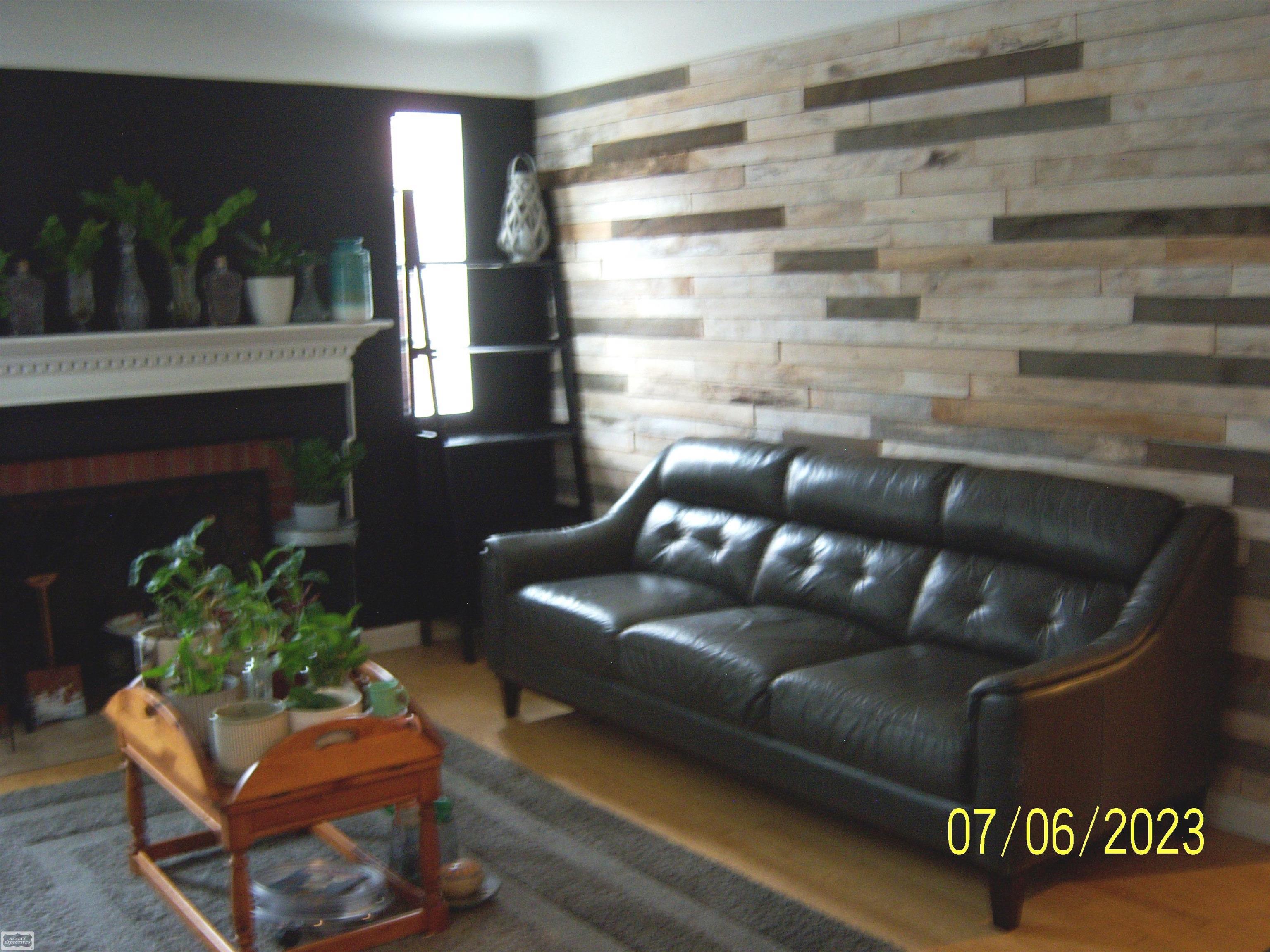 2189 Vernier Road Grosse Pointe, MI 48236 - Photo 5 of 32 50114567-4.JPG