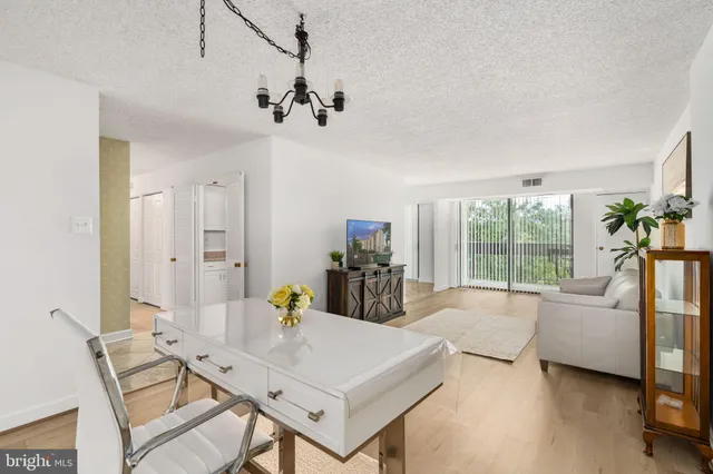 $345,000 | 5300 Holmes Run Parkway, Unit 506, Alexandria, VA 22304