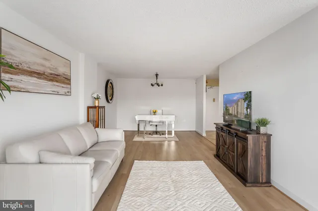 $345,000 | 5300 Holmes Run Parkway, Unit 506, Alexandria, VA 22304