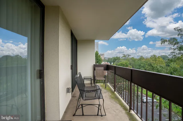 $345,000 | 5300 Holmes Run Parkway, Unit 506, Alexandria, VA 22304