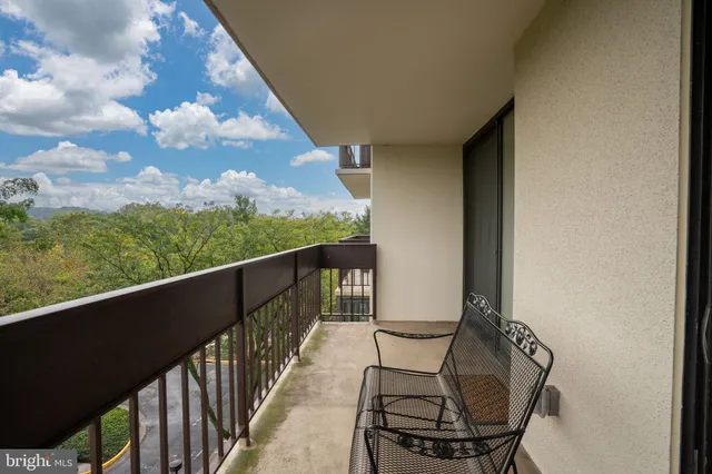 $345,000 | 5300 Holmes Run Parkway, Unit 506, Alexandria, VA 22304