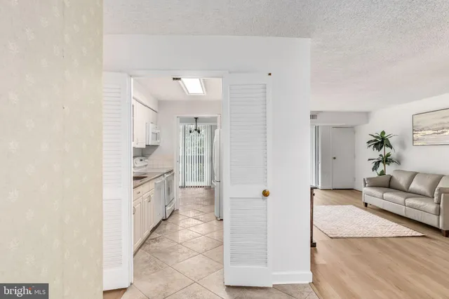 $345,000 | 5300 Holmes Run Parkway, Unit 506, Alexandria, VA 22304