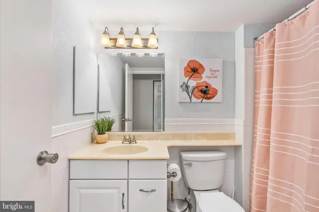 $345,000 | 5300 Holmes Run Parkway, Unit 506, Alexandria, VA 22304