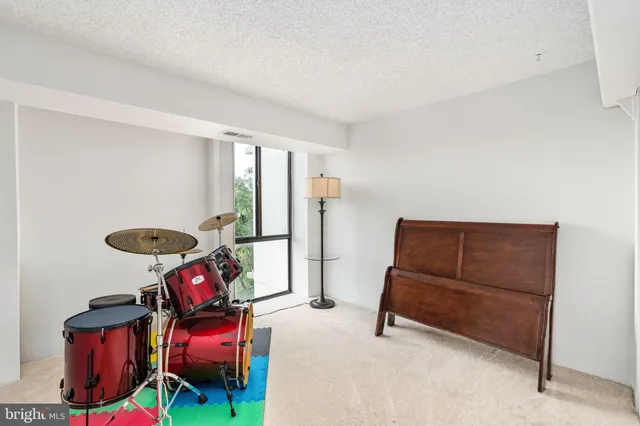 $345,000 | 5300 Holmes Run Parkway, Unit 506, Alexandria, VA 22304