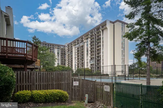 $345,000 | 5300 Holmes Run Parkway, Unit 506, Alexandria, VA 22304