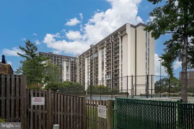 $345,000 | 5300 Holmes Run Parkway, Unit 506, Alexandria, VA 22304