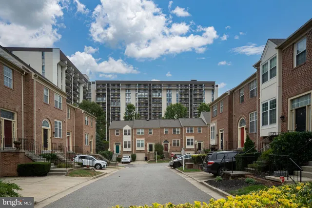 $345,000 | 5300 Holmes Run Parkway, Unit 506, Alexandria, VA 22304