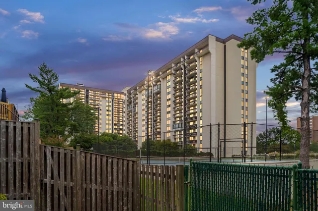 $345,000 | 5300 Holmes Run Parkway, Unit 506, Alexandria, VA 22304