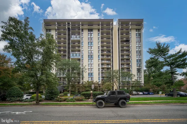 $345,000 | 5300 Holmes Run Parkway, Unit 506, Alexandria, VA 22304